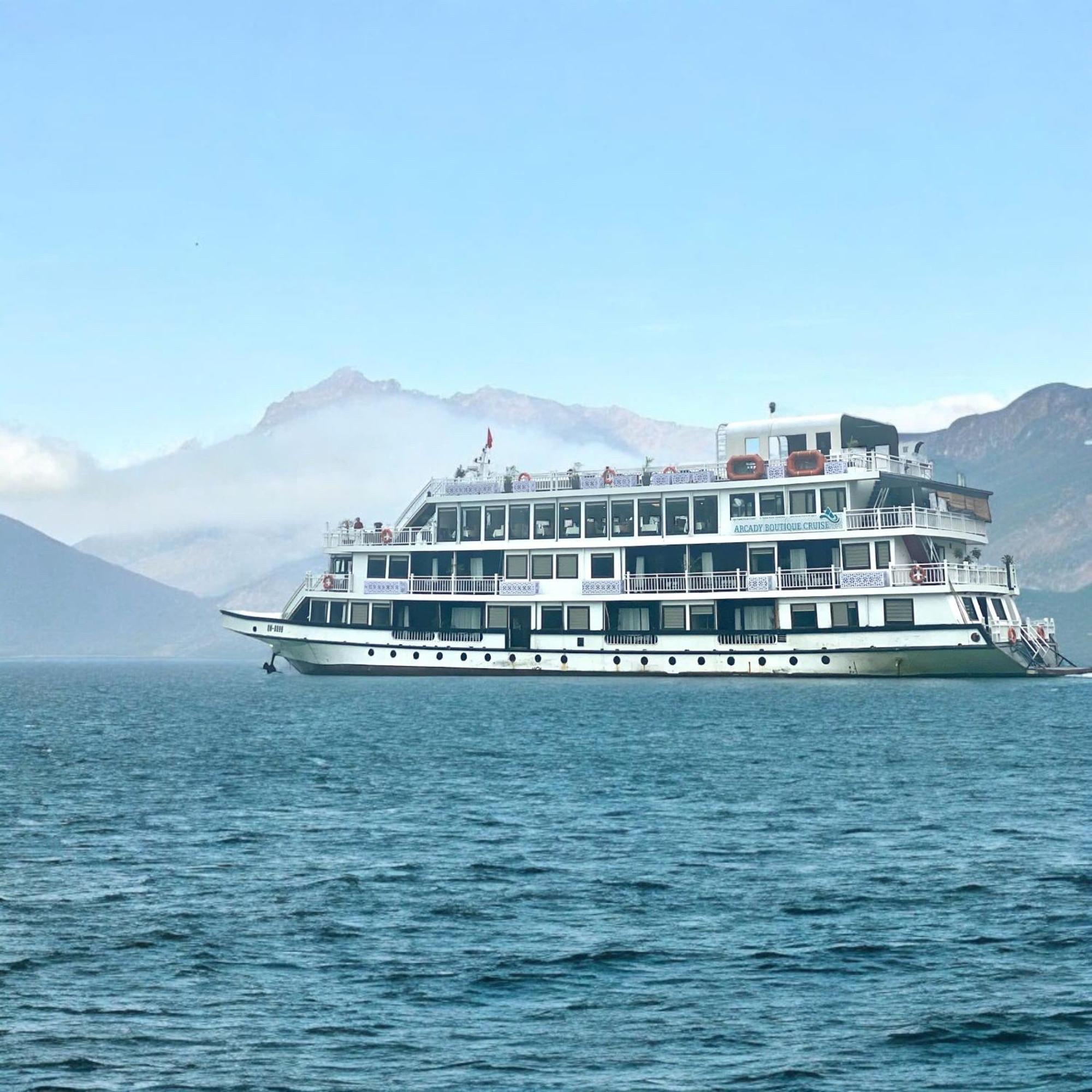 Arcady Boutique Cruise Hotell Ha Long Exteriör bild